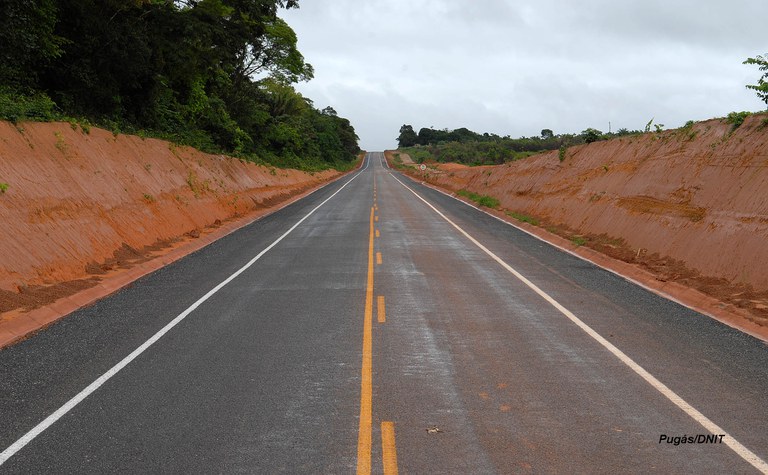 Exército executa obras na BR-163 entre Santarém e Rurópolis