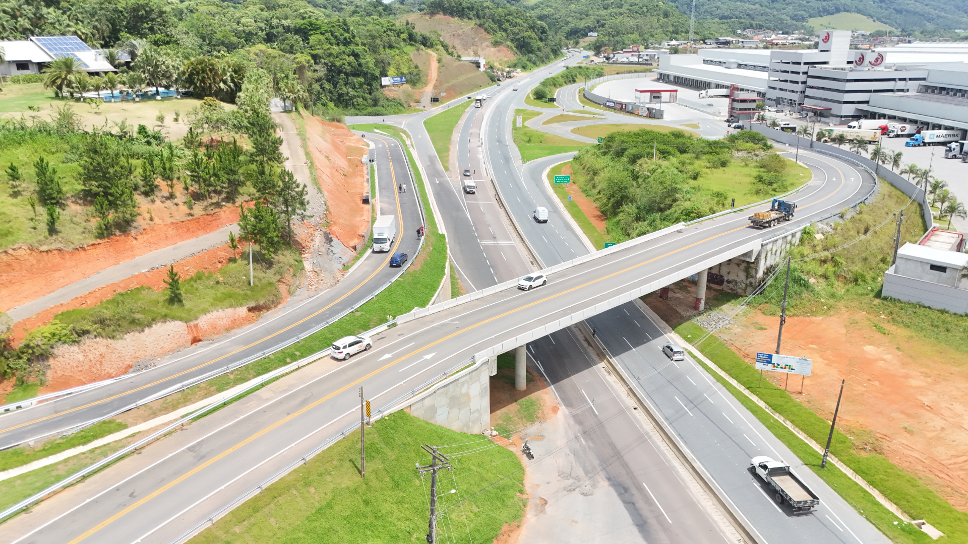 Com investimento de R$ 17,5 milhões, nova estrutura em Gaspar amplia a segurança e a fluidez do tráfego da rodovia