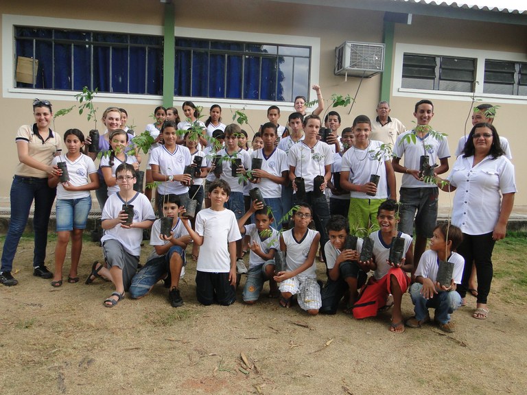 DNIT estimula reflorestamento nas escolas da área de influência da BR-429/RO