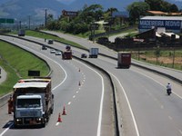 DNIT executa melhorias na sinalização horizontal da BR-101