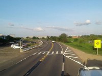 DNIT implanta defensas metálicas e sinalização na BR-230/PB, em Cajazeiras