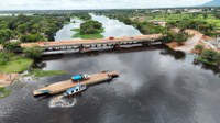 DNIT inicia operação de balsa para travessia de caminhões com peso superior a 30 toneladas, na BR-174/MT, em Vila Bela