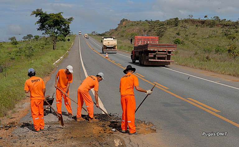 DNIT intensifica manutenção das BR-070 e BR-414 em Goiás