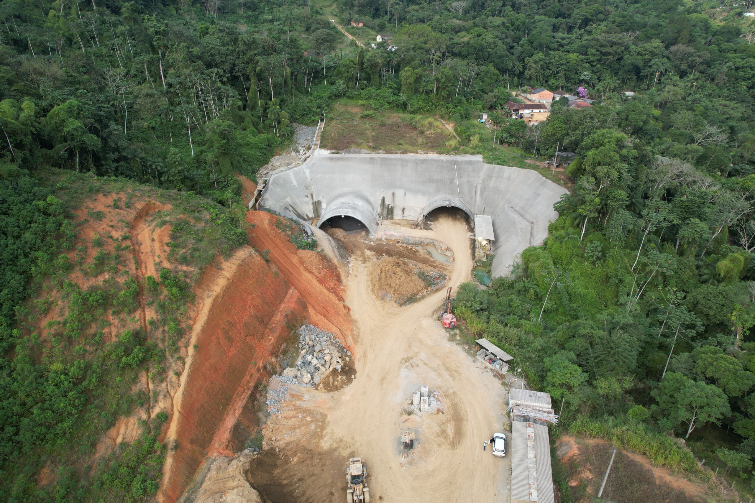 Túnel no km 65