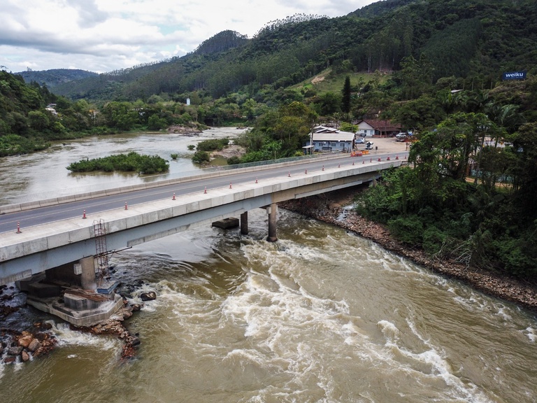 Rio Itajaí-Açu II, na BR-470/SC