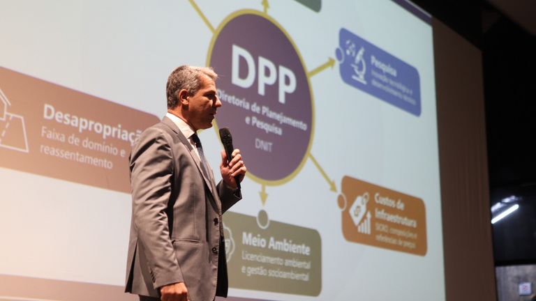 Evento teve início nesta segunda-feira (13) e segue até sexta (17), reunindo especialistas, gestores e representantes do setor público e privado