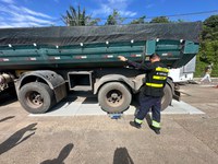 DNIT realiza fiscalização de pesagem de veículos de carga na BR-174/AM