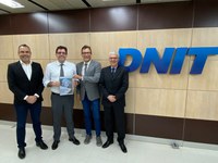 DNIT recebe estudo de dragagem e passagens críticas do Rio Tapajós