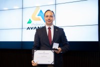 DNIT recebe Prêmio AVANTT 2025 por contribuição ao setor de transportes terrestres