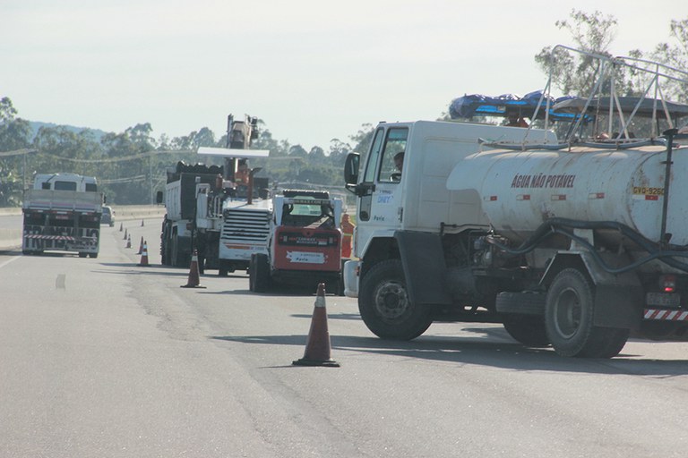 DNITSC retoma melhorias em pavimento da BR-101 Sul (1)