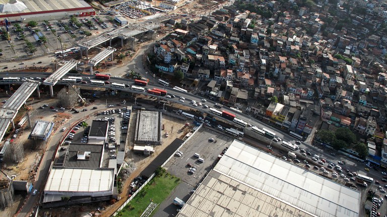 Dois viadutos da Via Expressa de Salvador estão liberados ao tráfego