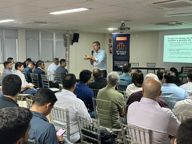 Palestra ministrada pelo diretor de Planejamento e Pesquisa do DNIT, Luiz Guilherme Rodrigues de Mello.