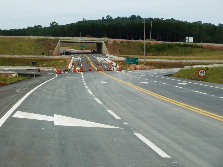 Inaugurado viaduto no entroncamento da BR-153 com BR-376 no Paraná
