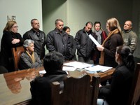 Moradores que serão realocados da BR-116/RS assinam escritura das novas residências