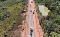 Obras de pavimentação da BR-319/AM seguem a todo vapor