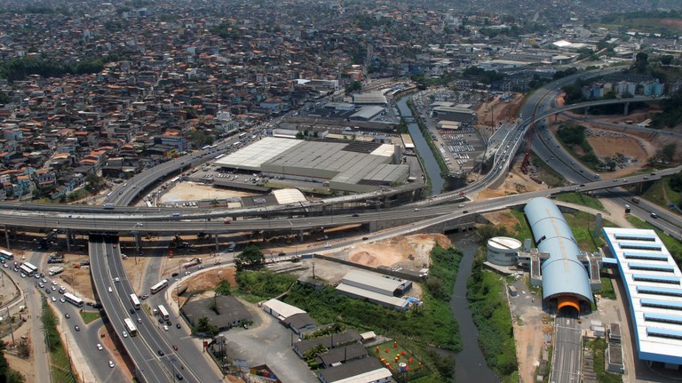 Obras na Via Expressa de Salvador vão melhorar trânsito para a Copa de 2014