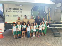 Parceria entre DNIT e UFRB capacita estudantes e acadêmicos com suporte de laboratório móvel