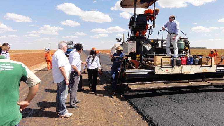 Pavimentação da BR-364/MT entre Deciolândia e Itanorte segue em ritmo acelerado