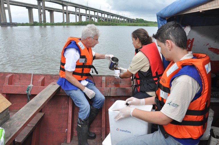 Qualidade da água é monitorada na BR-116/392-RS