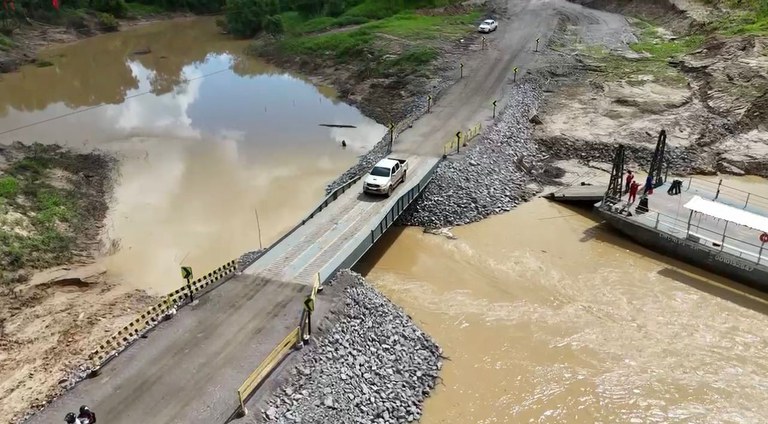 Ponte sobre o Rio Caetité no Acre