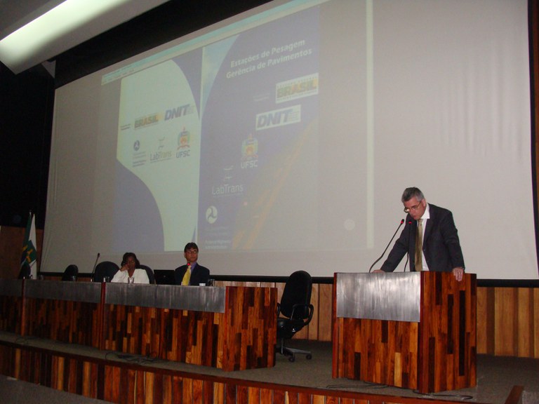 Workshop mostra experiência estadunidense no controle de cargas e monitoramento de pavimento 