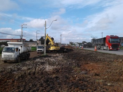 13.10.2021 - Implantação de marginal (lado direito) - km 27+740.jpg