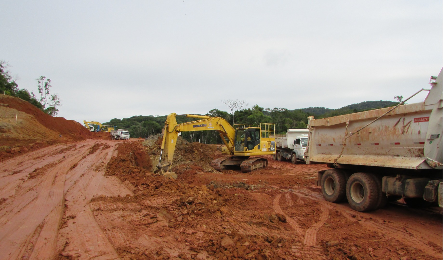 17.06.2021 - Movimentação de terra no km 10+600..JPG