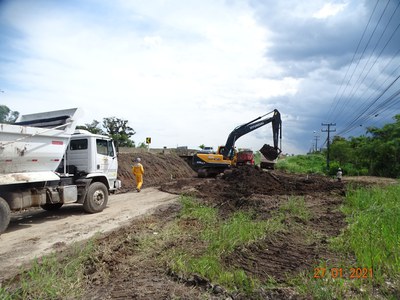 27.01.2021 - Remoção de solos inservíveis para substituição por materiais de maior capacidade de suporte de carga no Km 25+370.jpg