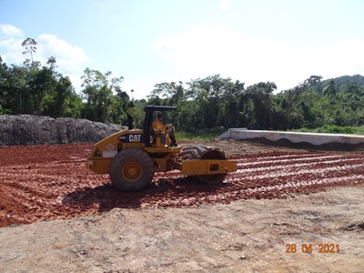 28.04.2021 - Compactação das camadas de aterros aplicadas na substituição de solos inservíveis - Km 10+140.jpg