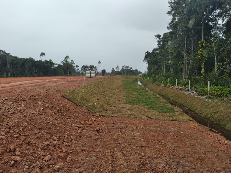 30.07.2021 - Plantio de grama - Km 4+840 a 5+000 (1).jpg