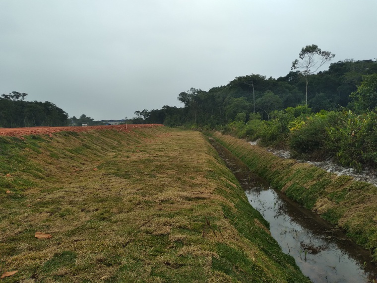 30.07.2021 - Plantio de grama - Km 4+840 a 5+000.jpg