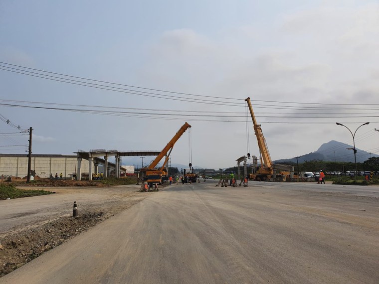 24 a 27.08.2021 - Lançamento de vigas para construção de passarela - Km 50 (2).jpeg