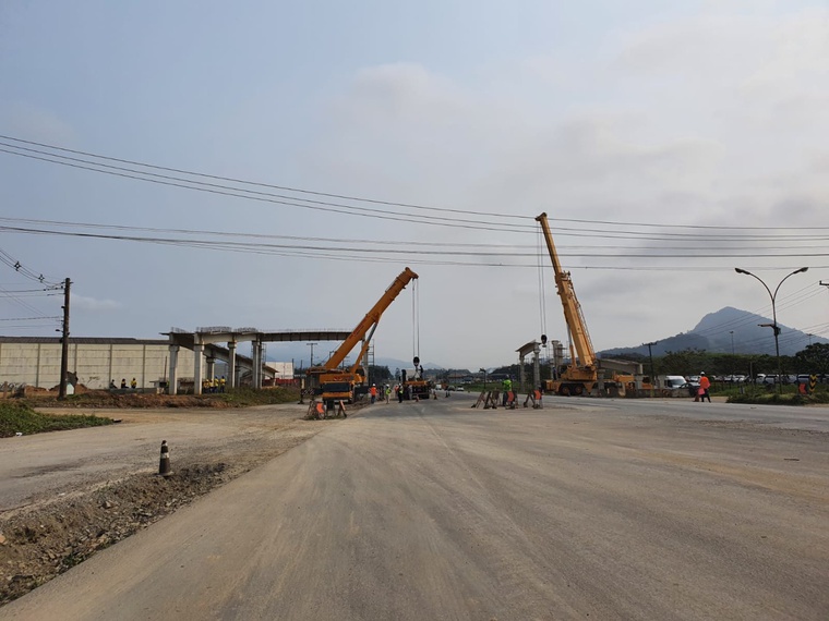 24 a 27.08.2021 - Lançamento de vigas para construção de passarela - Km 50 (2).jpeg