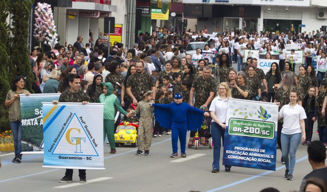 Desfile de aniversário de Guaramirim (3).jpg