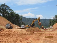 Serviços de terraplenagem avançam na rodovia