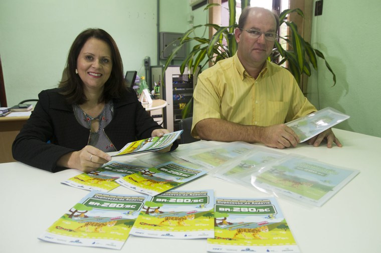 SME e GERED recebem material de EA (1).jpg