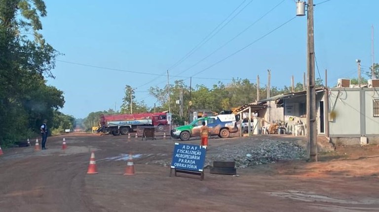 Foto Noticia BR-319 - Barreira ADAF SEMA.jpg