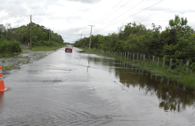 Foto 1 - Rodovia alagada.JPG