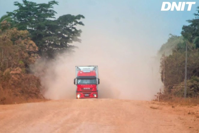 BR-319 - poeira e verão 2.jpg