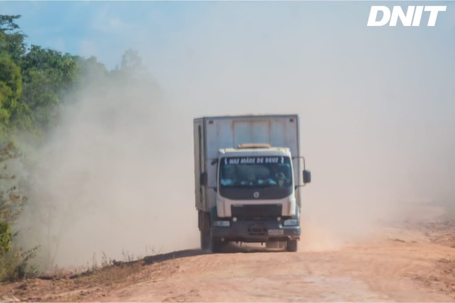 BR-319 - poeira e verão 3.jpg