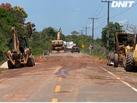 DNIT reconstrói bueiro que se rompeu na altura do km 29,7 da rodovia BR-319