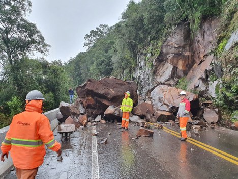 BR-116-RS rochas.jpg