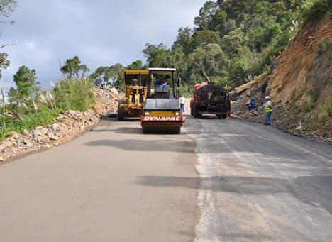 Obras nos 5km finais da Serra da Rocinha Foto STE.jpg