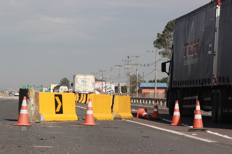 BR-101 Sul tem desvio de tráfego no km 417, em Araranguá (SC) (1).JPG