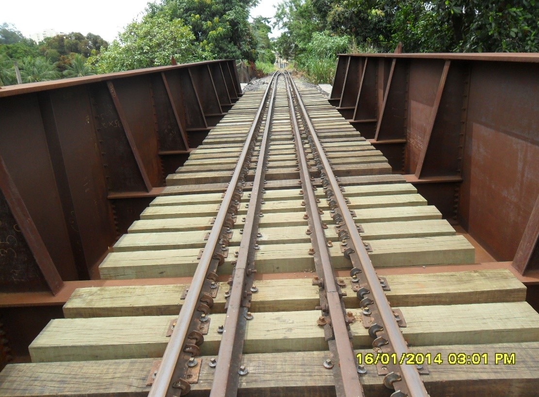 Pontilhão ferroviário sobre a calha ferroviária e rua Dr Dário Aragão