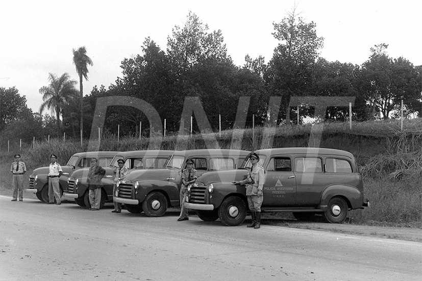 Camionete da Polícia de Tráfego do DNER _ 23 Abr 1952_AP26432.jpg