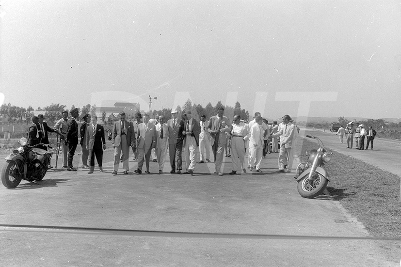 BR_3- 040- Rio-Petrópolis_Inalguração da ponte sobre o Rio Iguassu _ 1959_AP25956.jpg