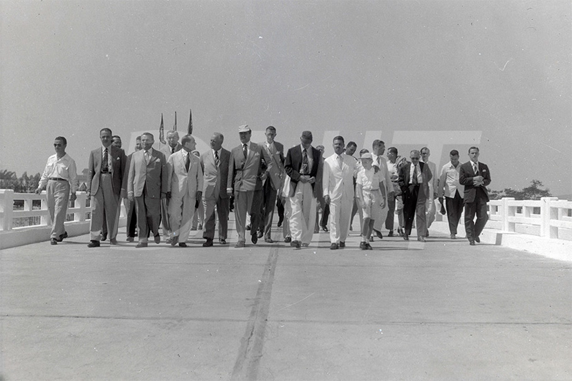 BR_3- 040- Rio-Petrópolis_Inalguração da ponte sobre o Rio Iguassu _ 1959_AP25959.jpg
