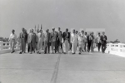 BR_3- 040- Rio-Petrópolis_Inalguração da ponte sobre o Rio Iguassu _ 1959_AP25959.jpg