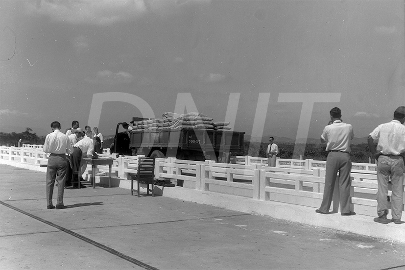 BR_3- 040- Rio-Petrópolis_Ponte sobre o Rio Iguassu_Campo de Prova _ 15 Nov 1953_AP26171.jpg